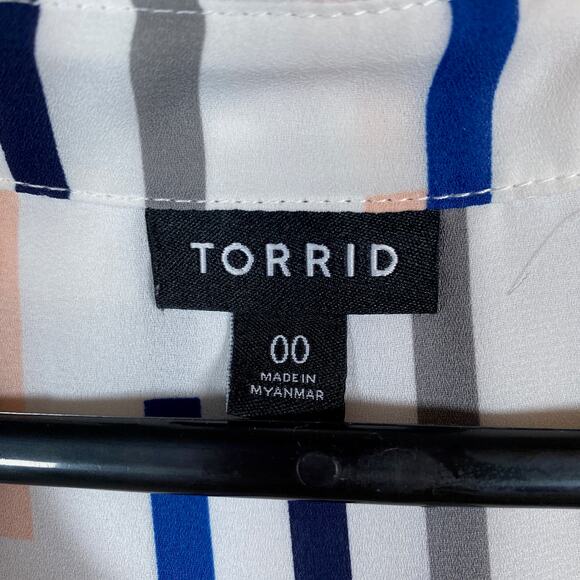 Torrid Womens Blouse White V Neck Button Down Sleeveless Geometric Stripes 00 - Picture 4 of 11